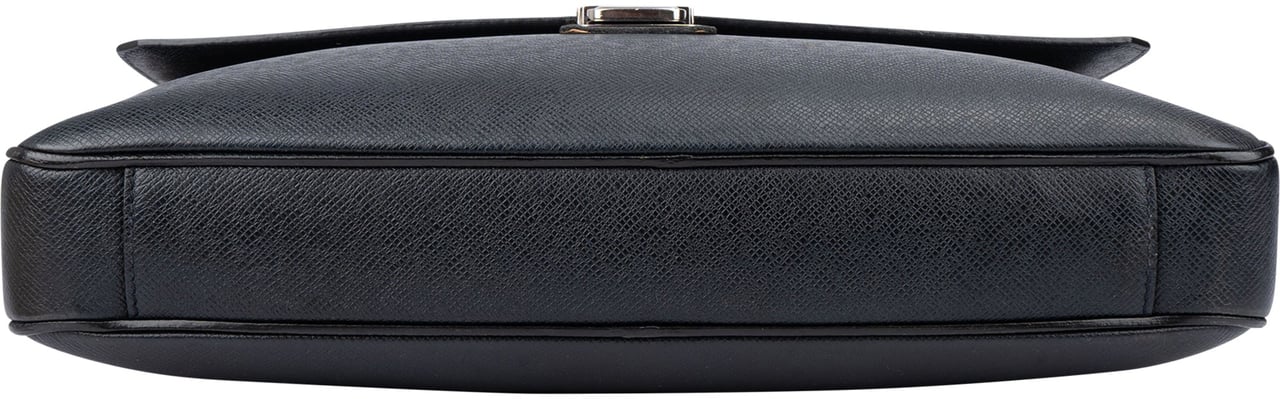 Louis Vuitton Louis Vuitton Bleu Taiga Leather Vassili PM Business Handbag Zwart