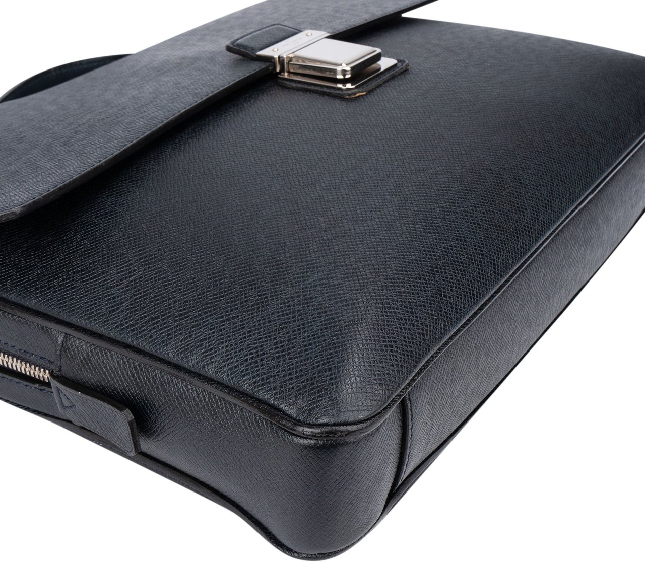Louis Vuitton Louis Vuitton Bleu Taiga Leather Vassili PM Business Handbag Zwart