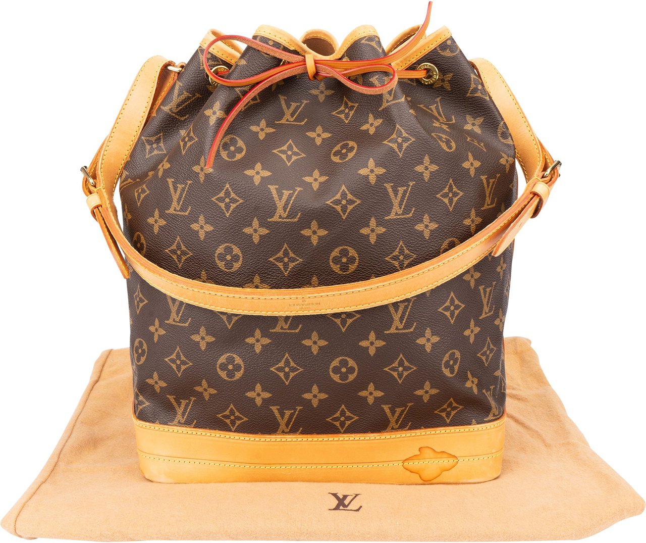 Louis Vuitton Louis Vuitton Canvas Monogram Sac Noe Grande Shoulder Bag Bruin