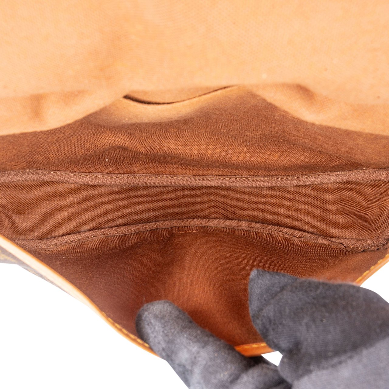 Louis Vuitton Louis Vuitton Canvas Monogram Saumur 30 Crossbody Bag Bruin