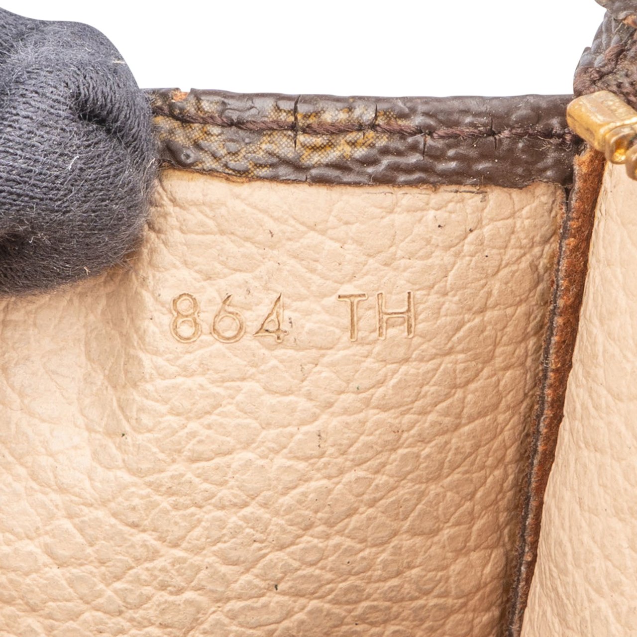 Louis Vuitton Louis Vuitton Canvas Monogram Poche Toilette 25 Clutch Bruin