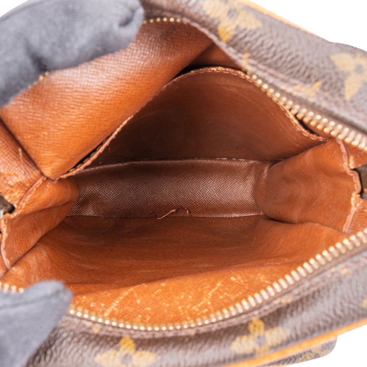 Louis Vuitton Louis Vuitton Canvas Monogram Amazone Crossbody Bag Bruin