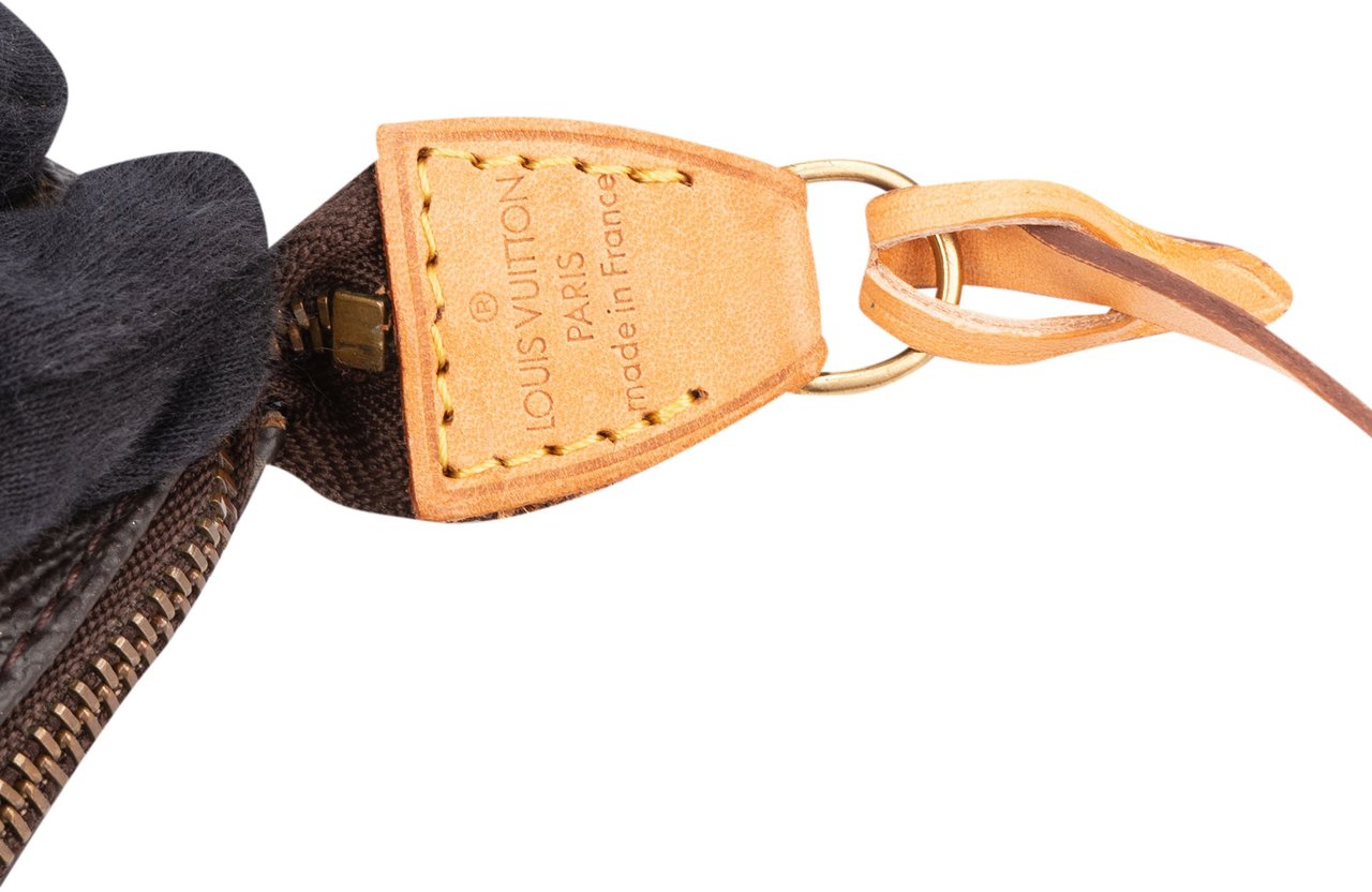 Louis Vuitton Louis Vuitton Canvas Monogram Pochette Accessoire Handbag Bruin