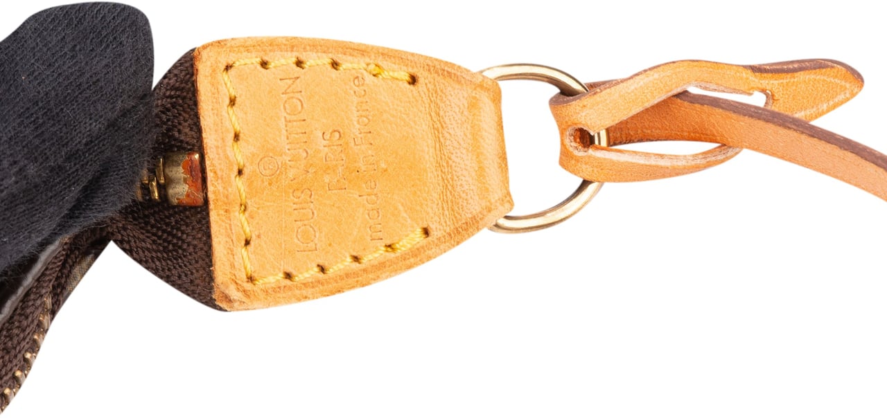 Louis Vuitton Louis Vuitton Canvas Monogram Pochette Accessoire Handbag Bruin