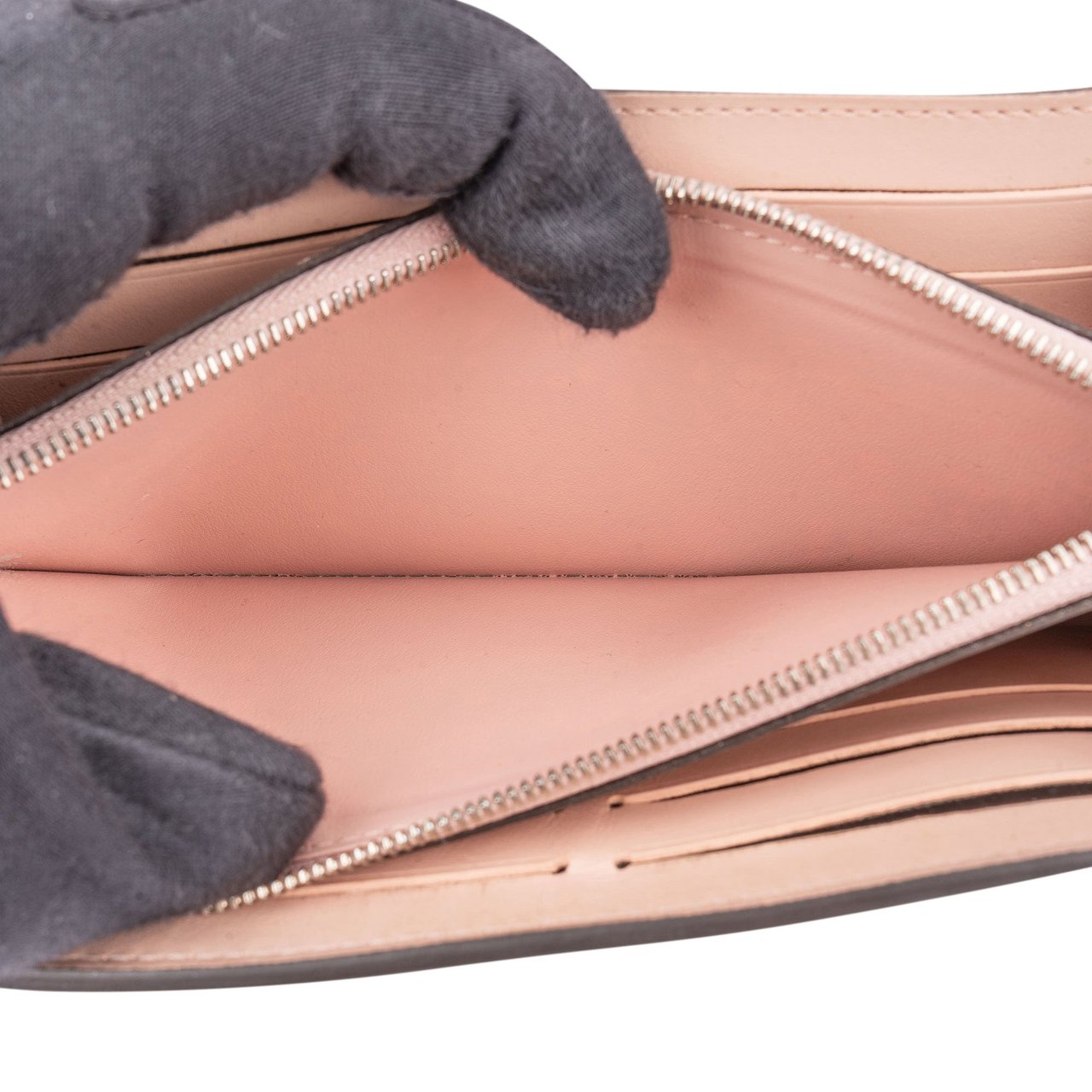 Louis Vuitton Louis Vuitton Pink Leather Mahina Wallet Roze