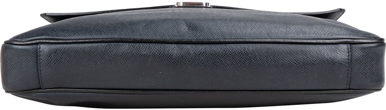 Louis Vuitton Louis Vuitton Bleu Taiga Leather Vassili PM Business Handbag Blauw