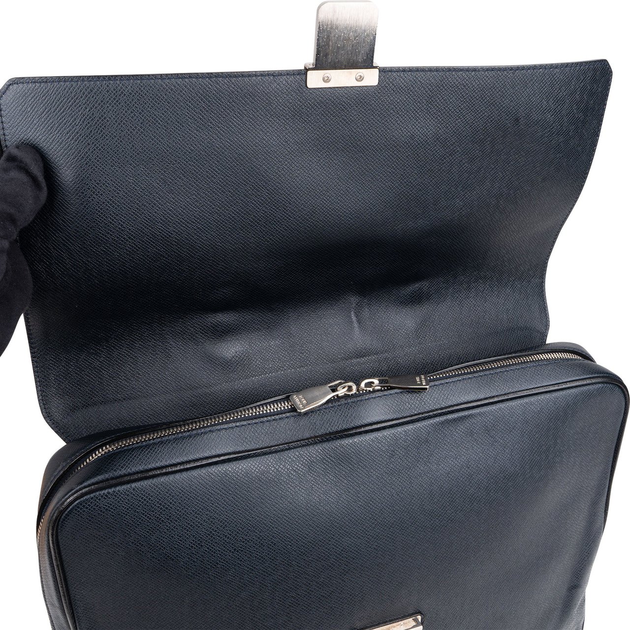Louis Vuitton Louis Vuitton Bleu Taiga Leather Vassili PM Business Handbag Blauw