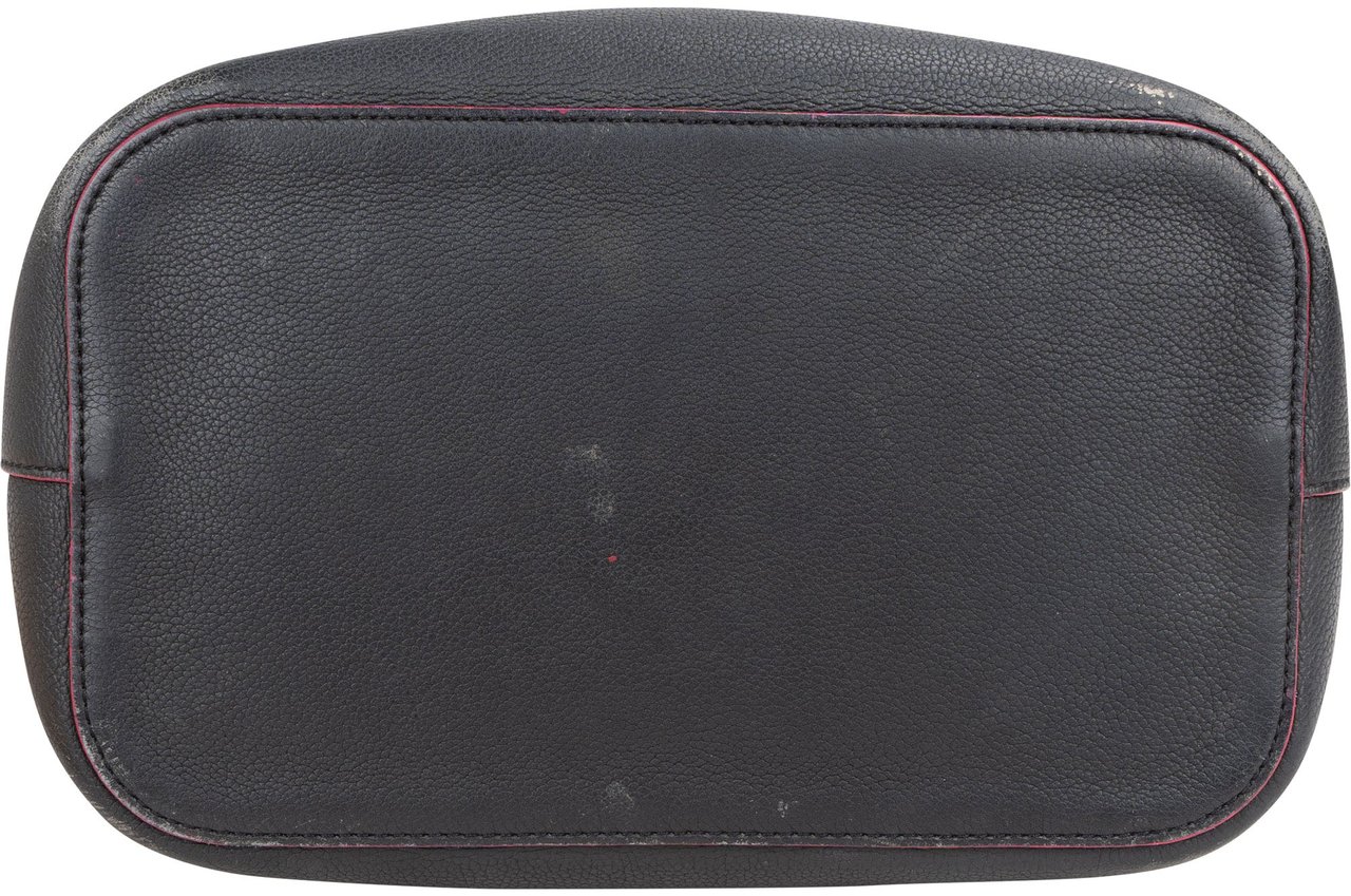 Louis Vuitton Black Leather Lockme Bucket Shoulder Bag Zwart