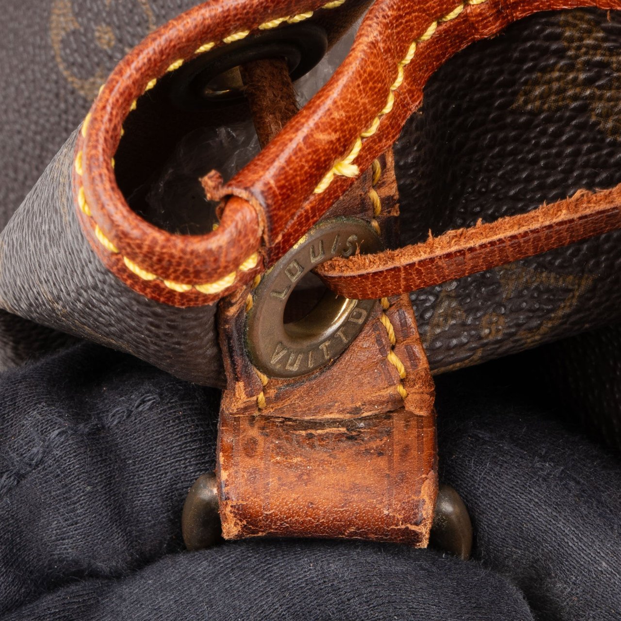 Louis Vuitton Louis Vuitton Canvas Monogram Sac Noe Petit Shoulder Bag Bruin