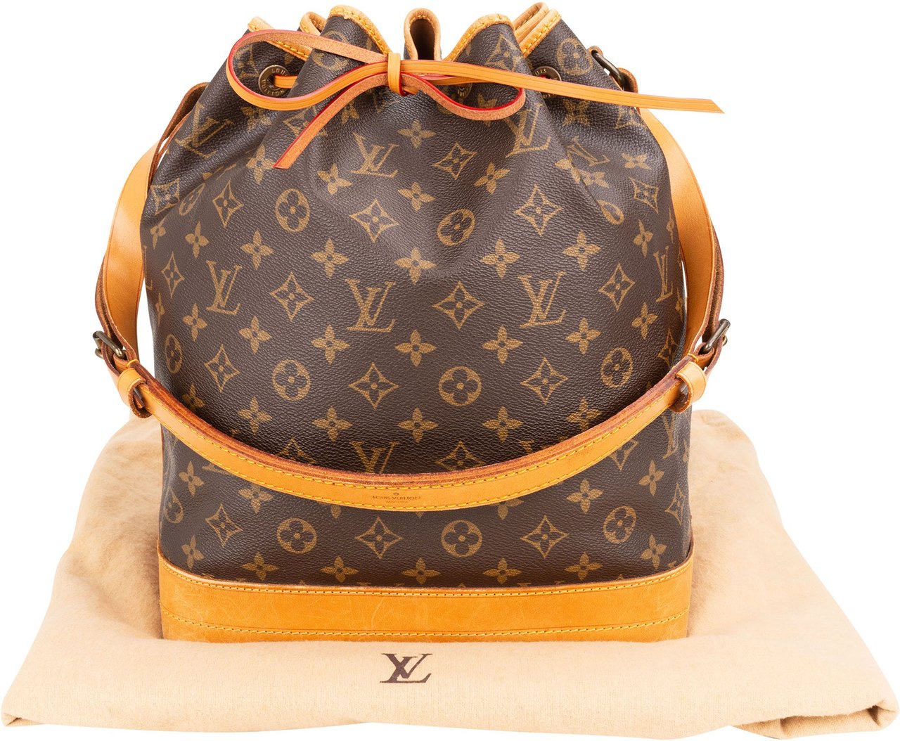 Louis Vuitton Louis Vuitton Canvas Monogram Sac Noe Grande Shoulder Bag Bruin