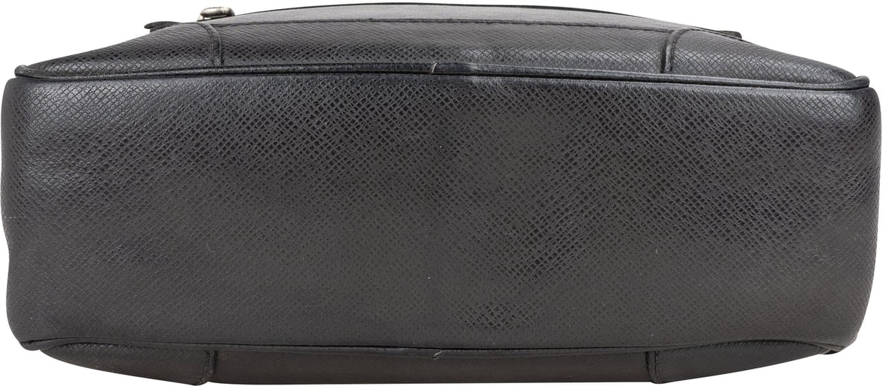 Louis Vuitton Louis Vuitton Black Leather Neo Pavel Clutch Zwart