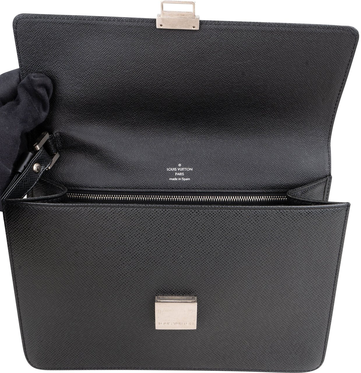 Louis Vuitton Louis Vuitton Taiga Leather Seelanga Clutch Zwart