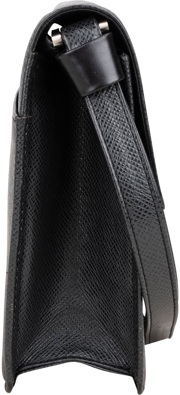 Louis Vuitton Louis Vuitton Taiga Leather Seelanga Clutch Zwart