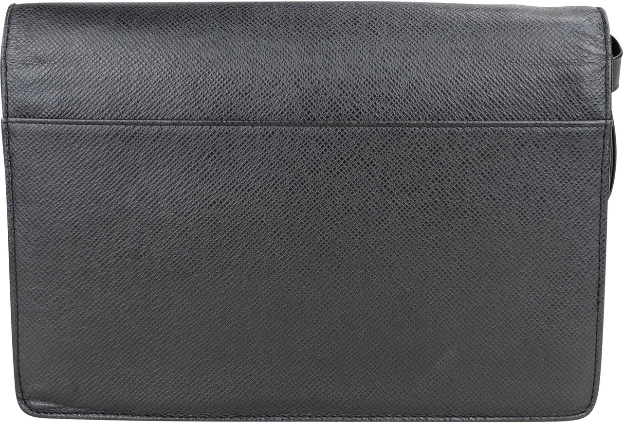 Louis Vuitton Louis Vuitton Taiga Leather Seelanga Clutch Zwart
