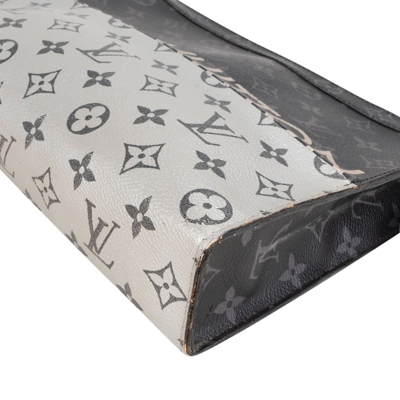 Louis Vuitton Louis Vuitton Eclipse Canvas Monogram Pochette Voyage Clutch Zwart