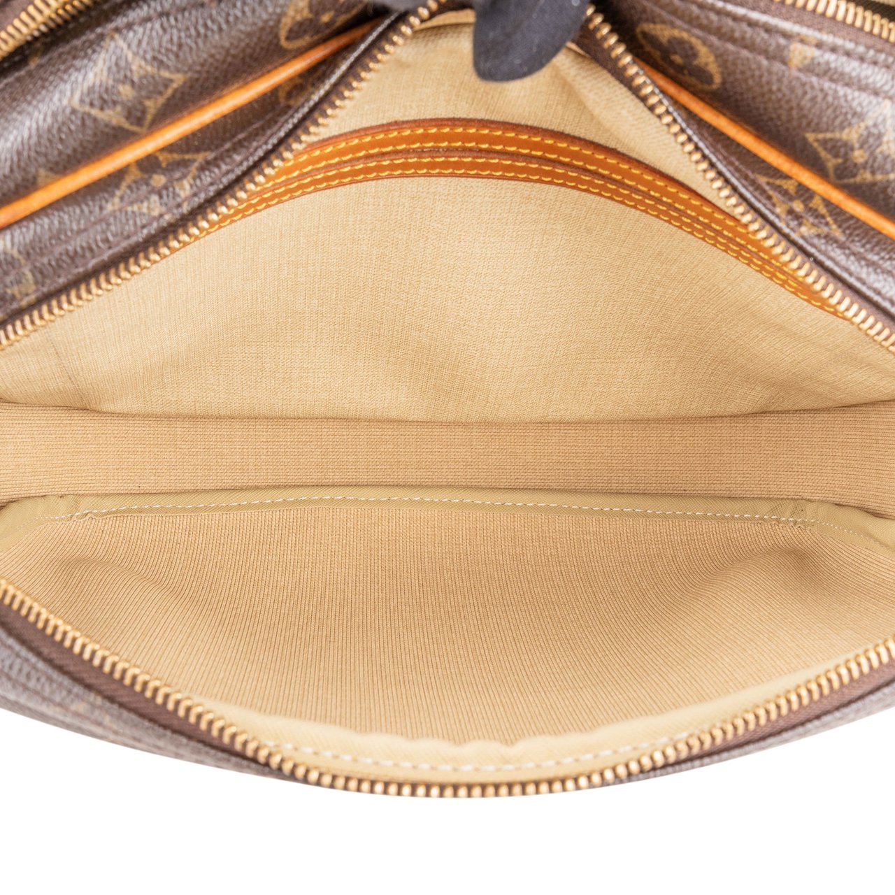 Louis Vuitton Louis Vuitton Canvas Monogram Reporter PM Crossbody Bag Bruin