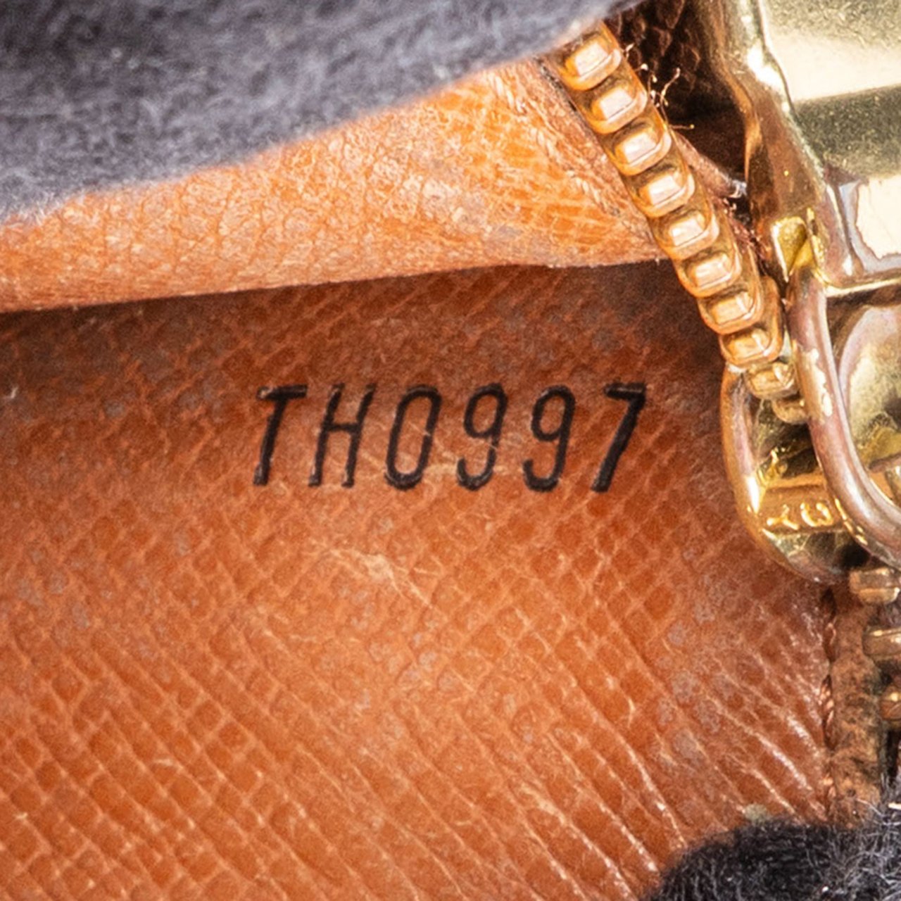 Louis Vuitton Louis Vuitton Canvas Monogram Sarah Wallet Bruin