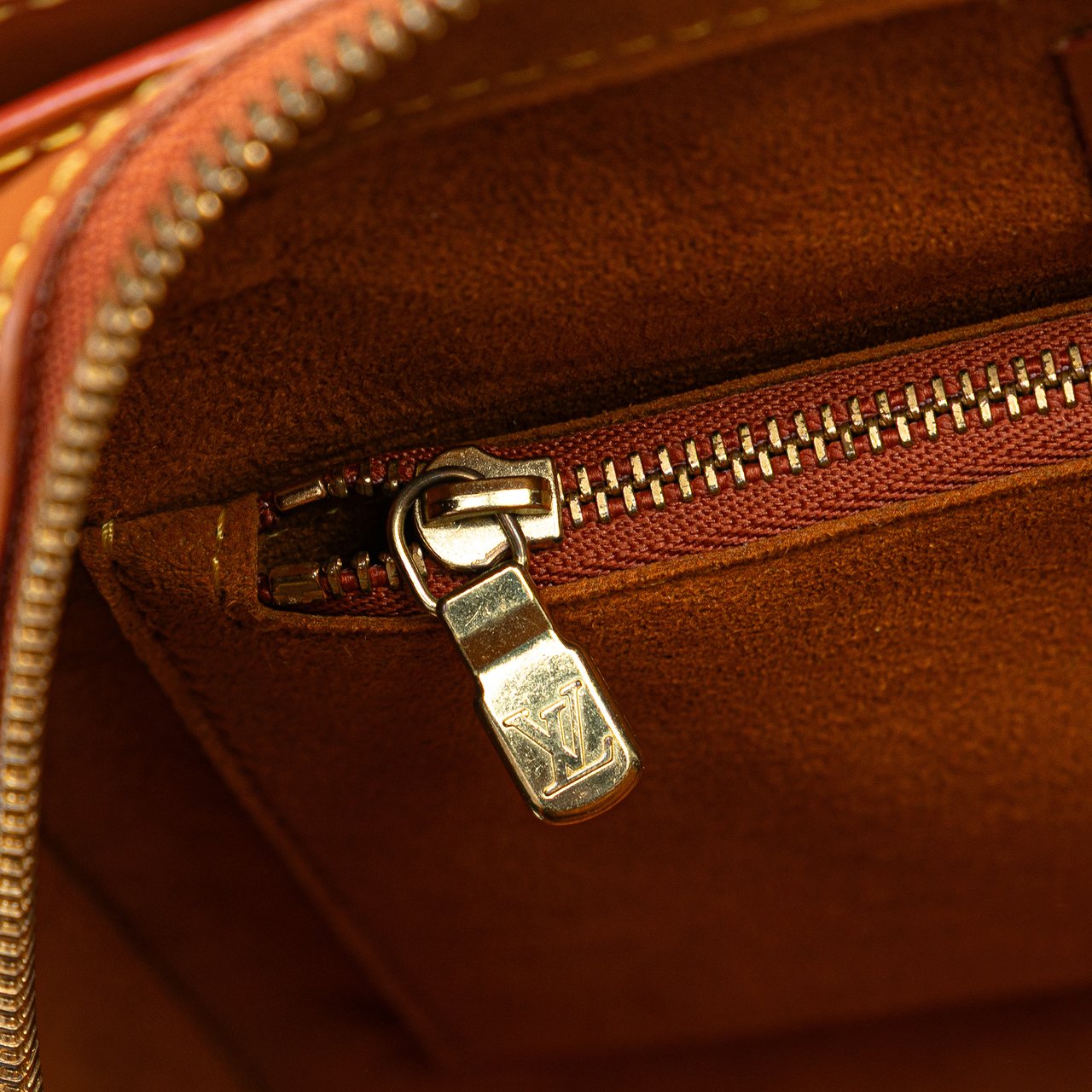 Louis Vuitton Epi Pont Neuf PM Bruin