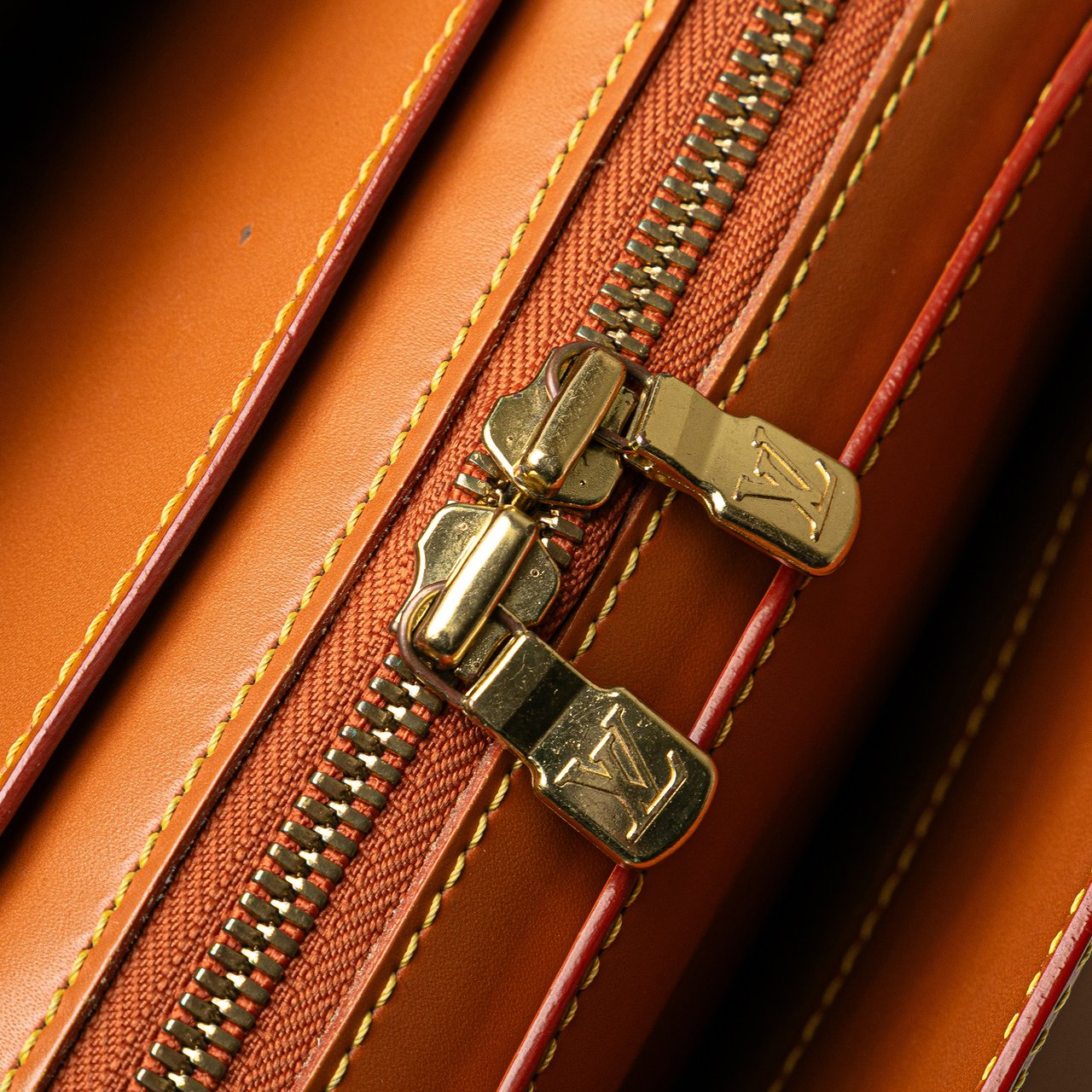 Louis Vuitton Epi Pont Neuf PM Bruin