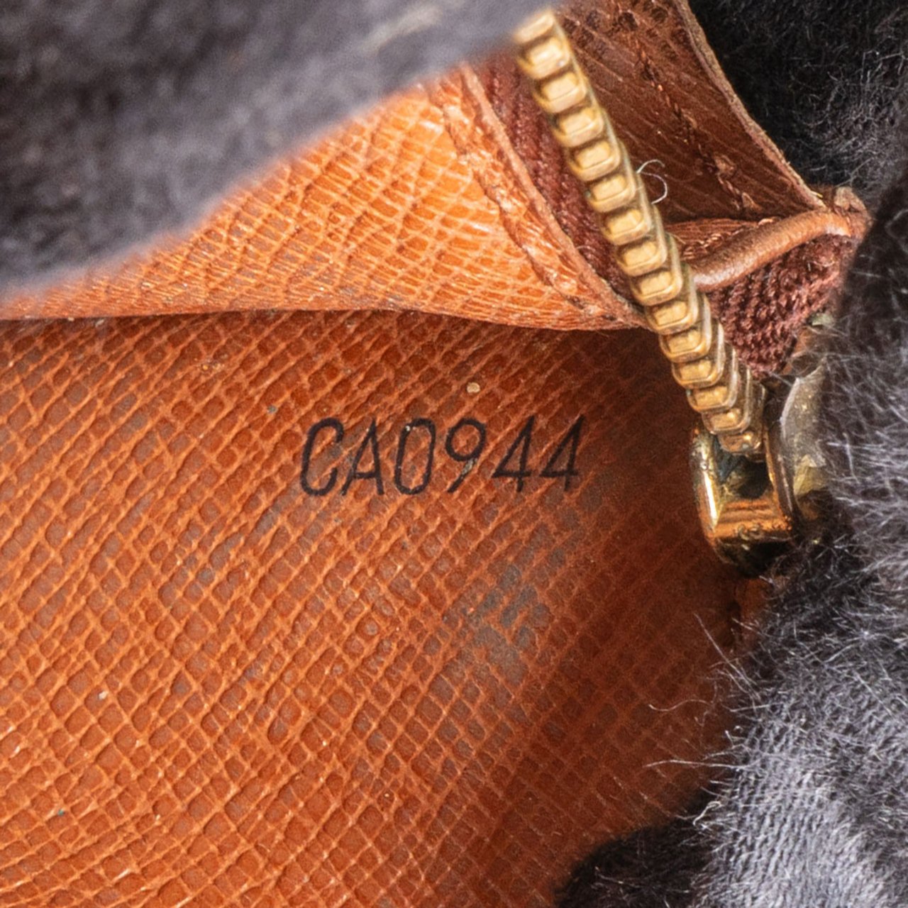 Louis Vuitton Louis Vuitton Canvas Monogram Sarah Wallet Bruin