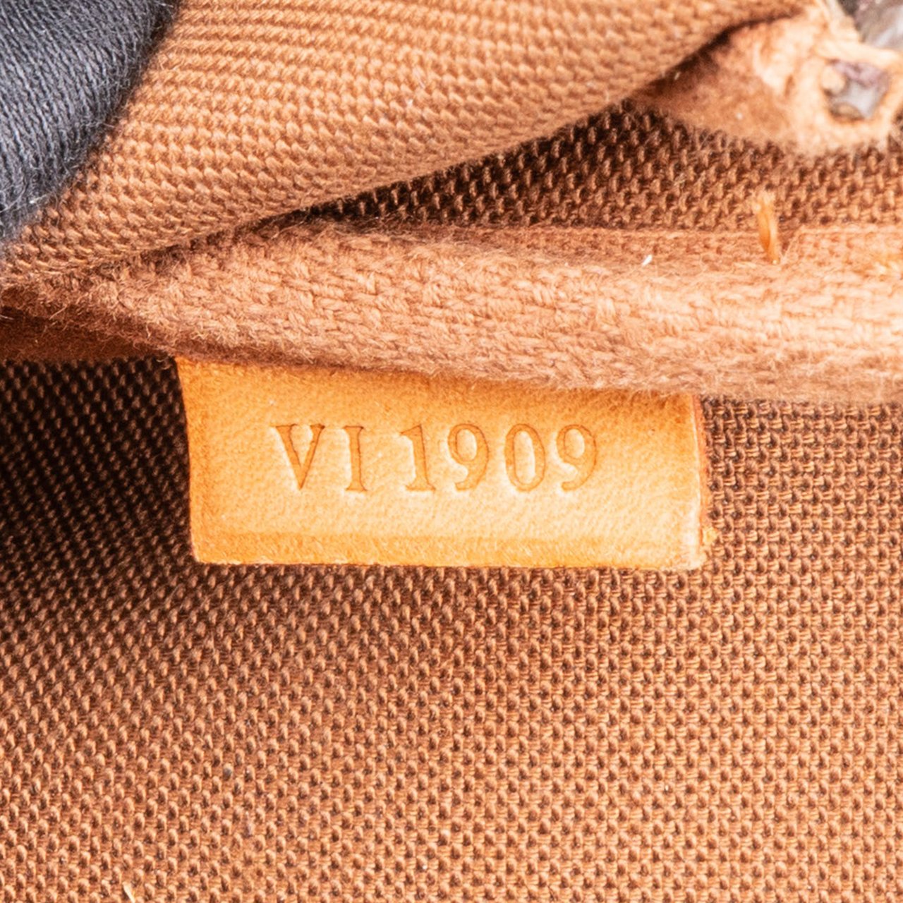 Louis Vuitton Canvas Monogram Pochette Accessoire Handbag Bruin