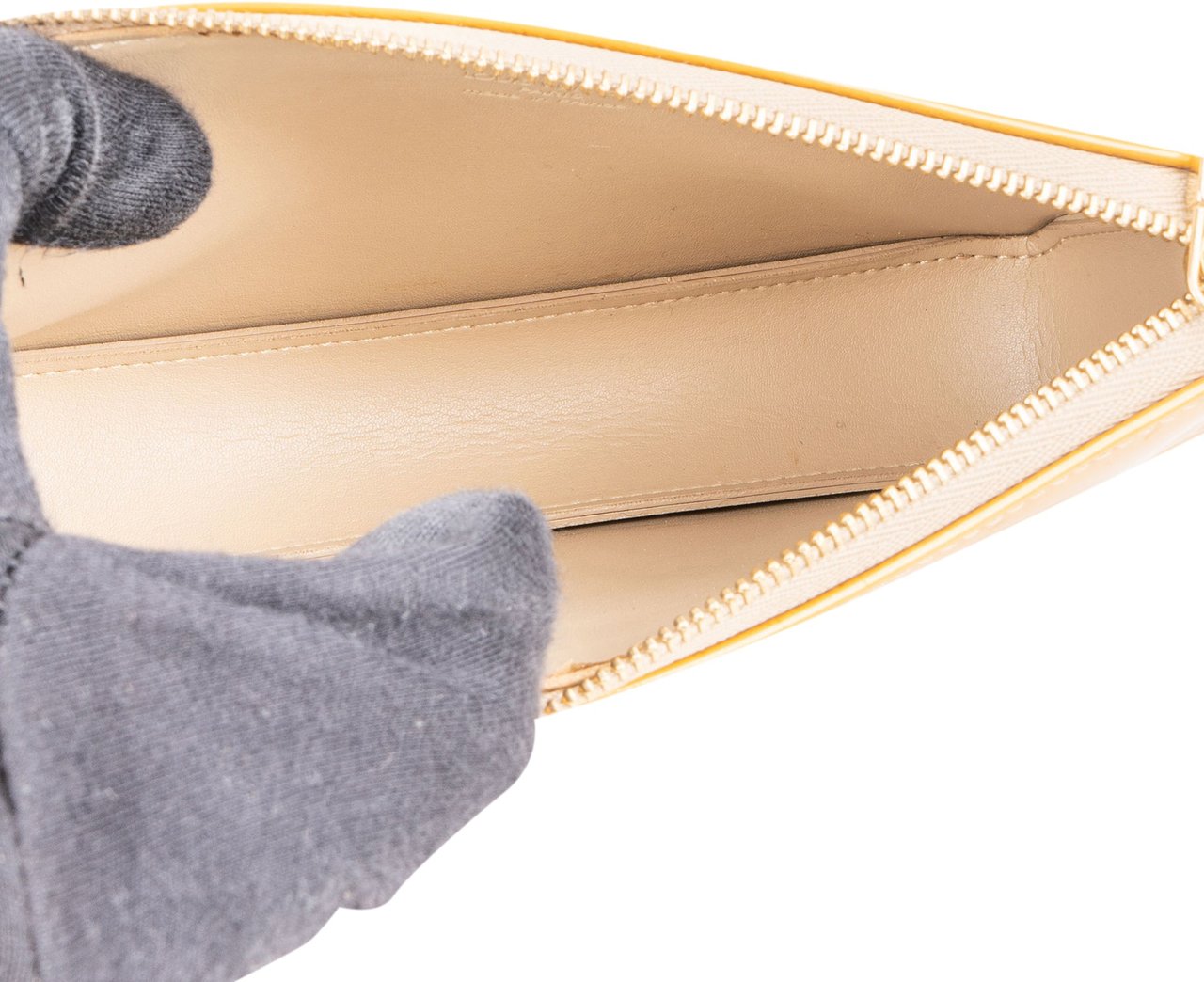 Louis Vuitton Louis Vuitton Vernis Monogram Lexington Pochette Handbag Geel