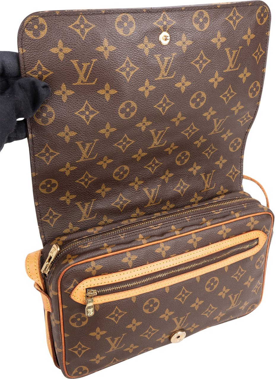 Louis Vuitton Louis Vuitton Canvas Monogram Saint Germain GM Crossbody Bag Bruin
