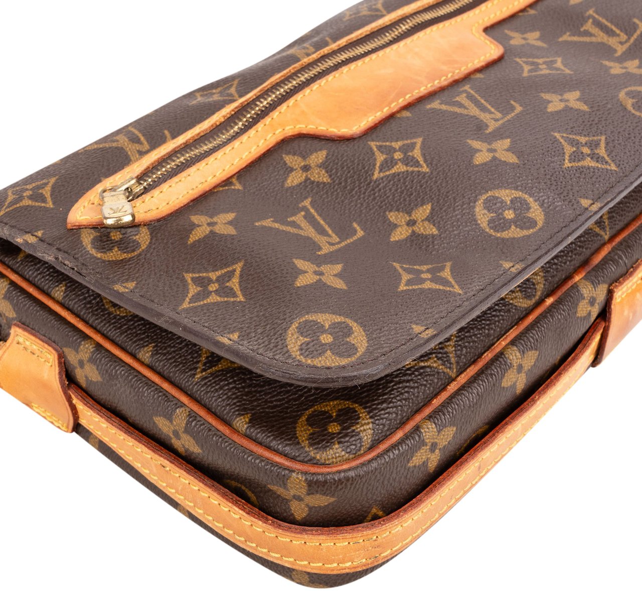 Louis Vuitton Louis Vuitton Canvas Monogram Saint Germain GM Crossbody Bag Bruin