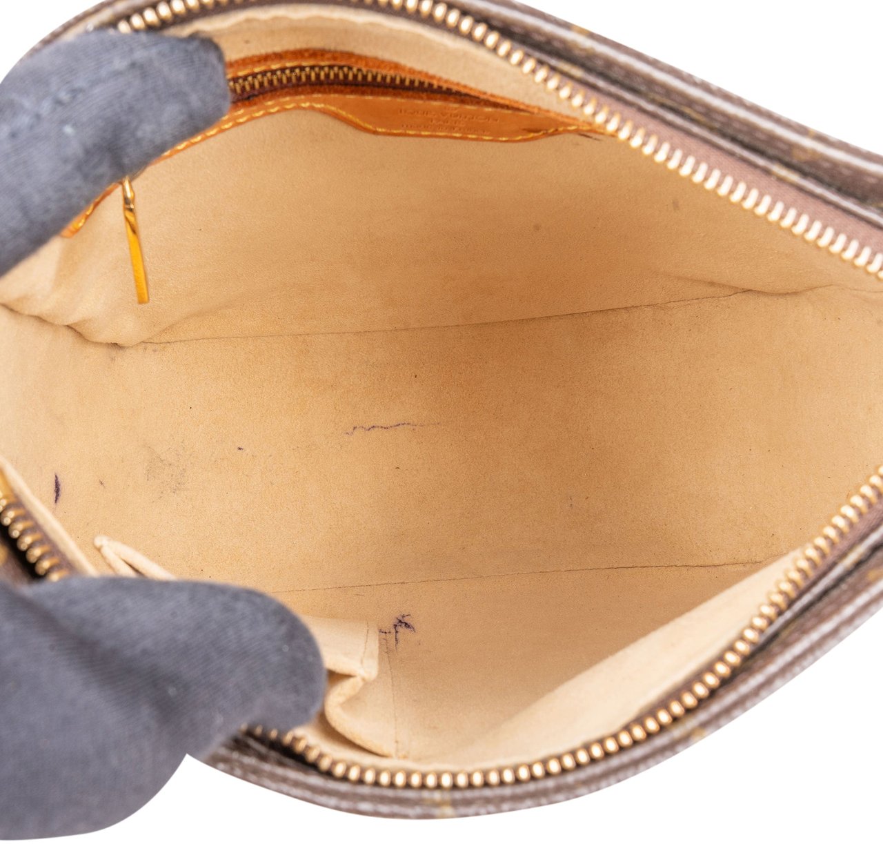 Louis Vuitton Louis Vuitton Canvas Monogram Looping MM Shoulder Bag Bruin