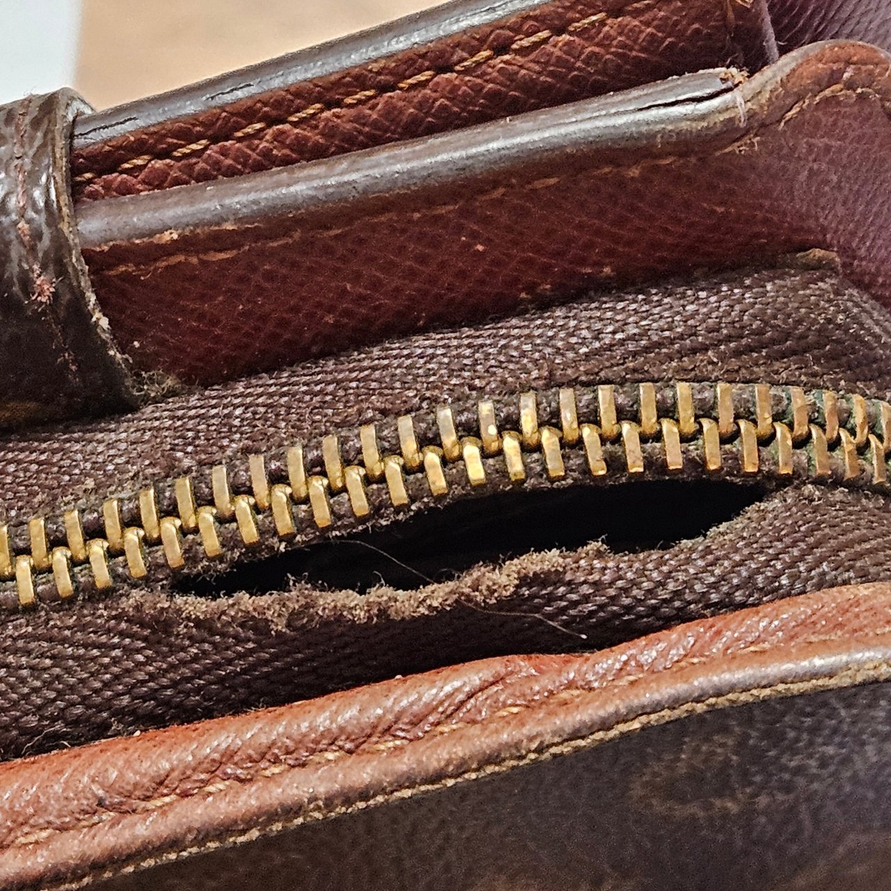 Louis Vuitton Louis Vuitton Canvas Monogram Compact Clip Wallet Bruin