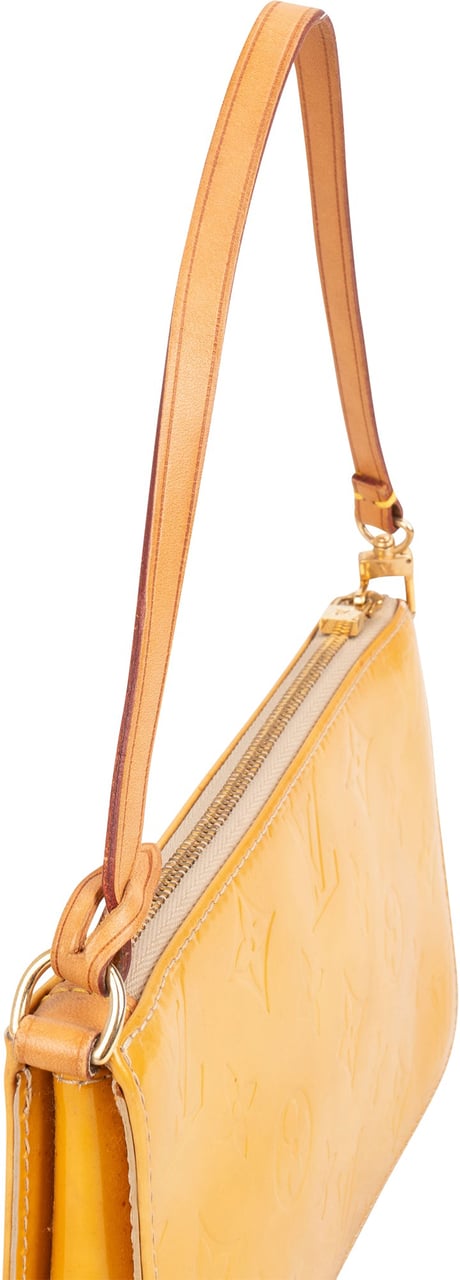 Louis Vuitton Vernis Monogram Lexington Pochette Handbag Geel