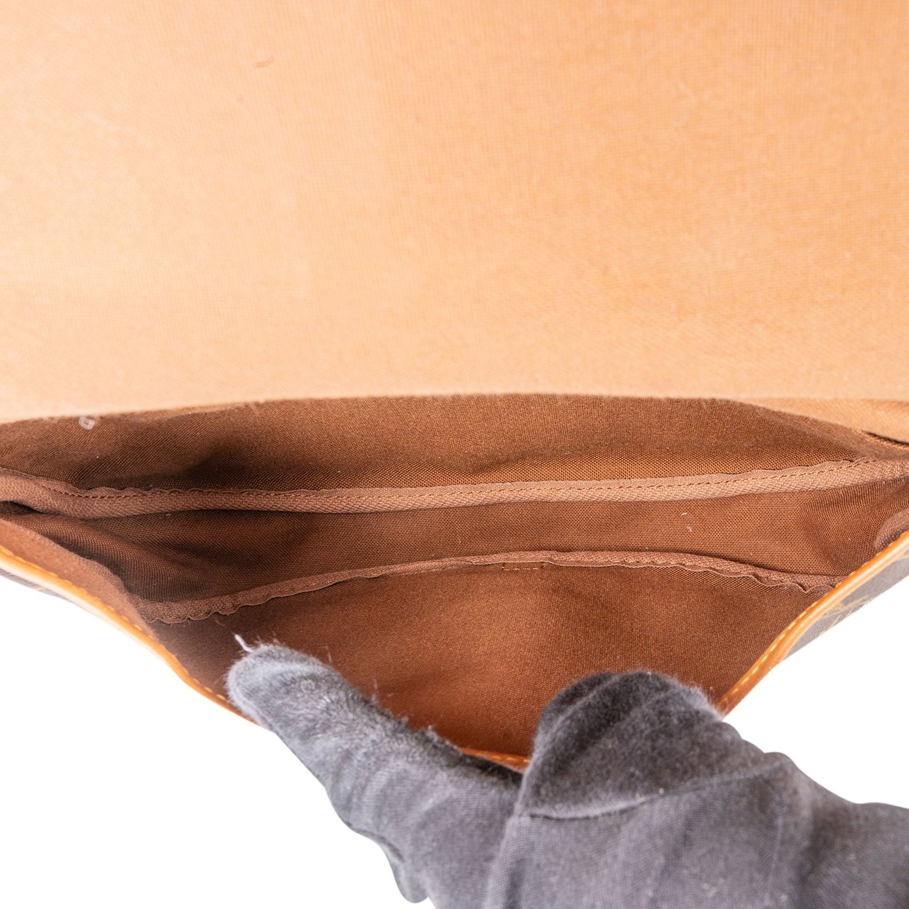 Louis Vuitton Louis Vuitton Canvas Monogram Saumur 30 Crossbody Bag Bruin