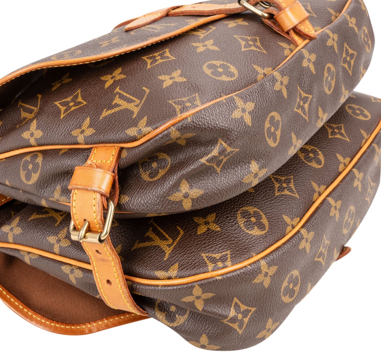 Louis Vuitton Louis Vuitton Canvas Monogram Saumur 30 Crossbody Bag Bruin