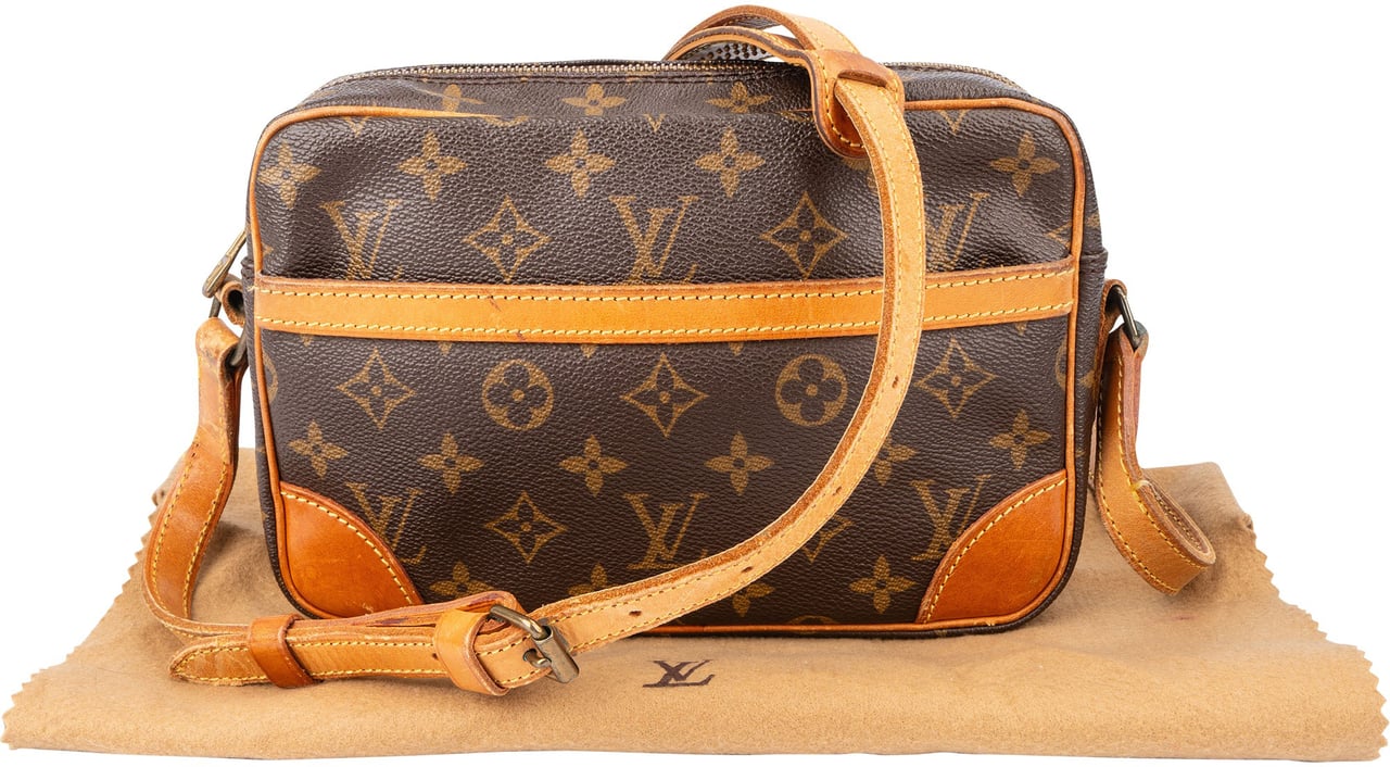 Louis Vuitton Louis Vuitton Canvas Monogram Trocadero 23 Crossbody Bag Bruin