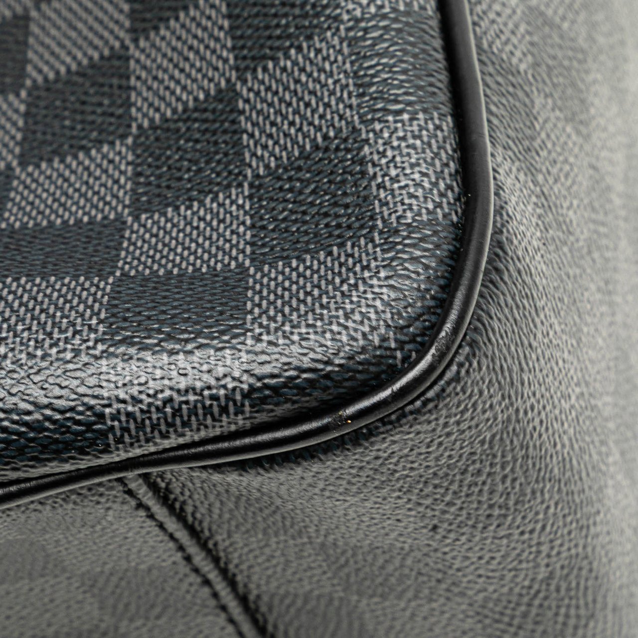 Louis Vuitton Damier Graphite Tadao PM Zwart