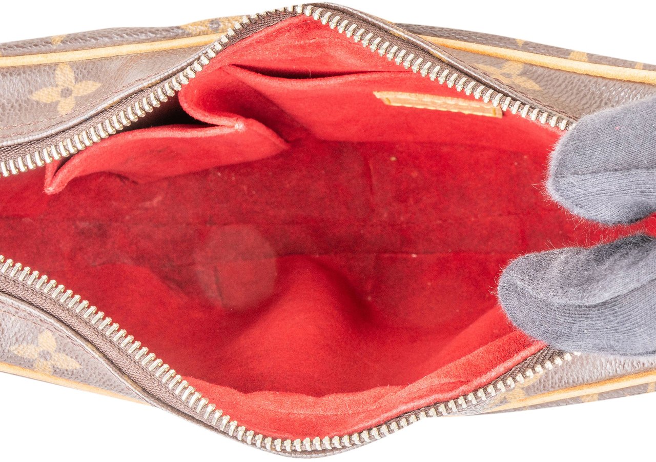 Louis Vuitton Louis Vuitton Canvas Monogram Croissant MM Shoulder Bag Bruin