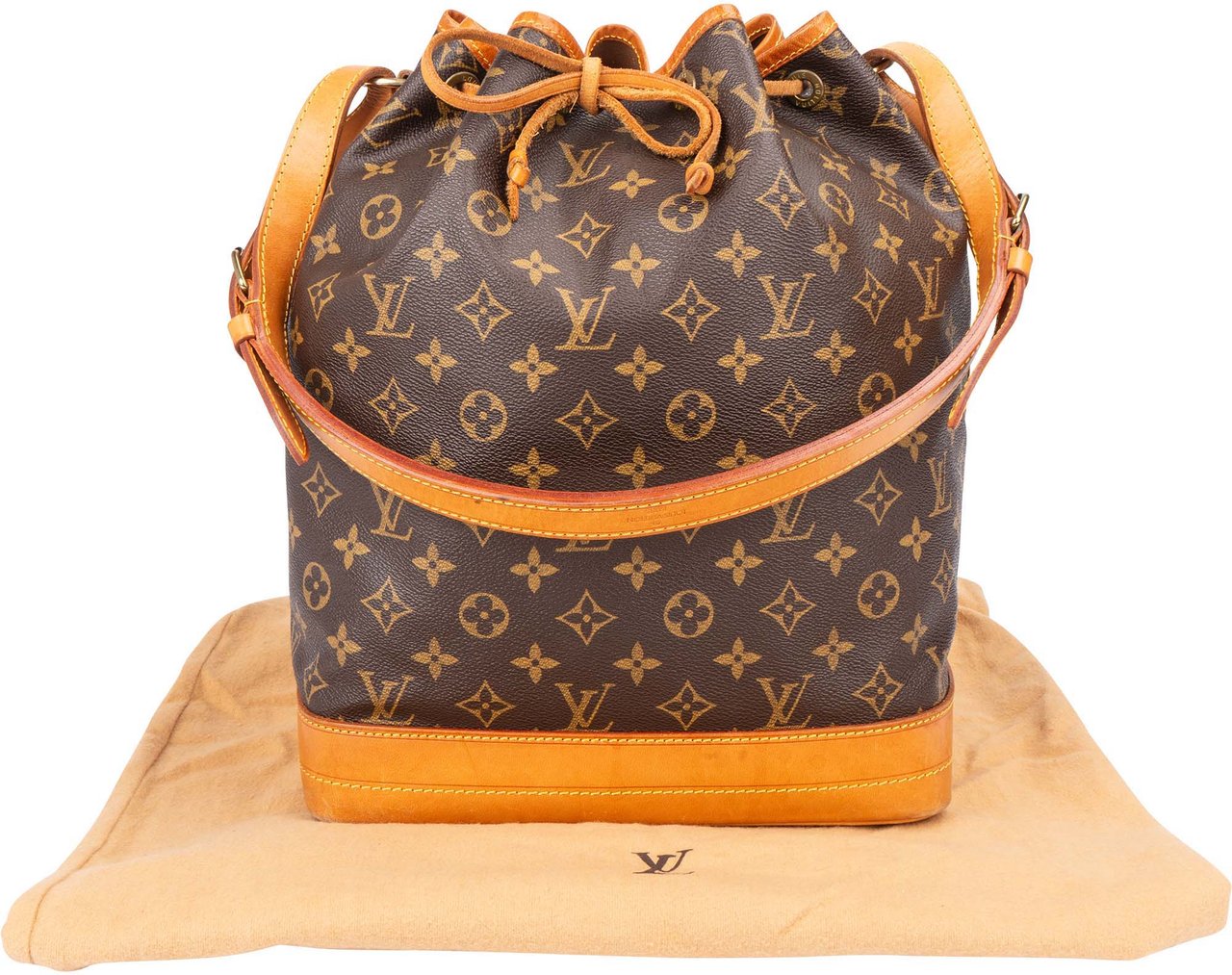 Louis Vuitton Louis Vuitton Canvas Monogram Sac Noe Grande Shoulder Bag Bruin