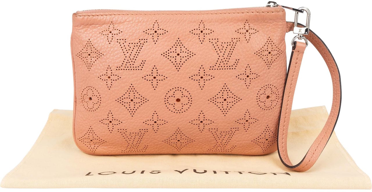 Louis Vuitton Leather Monogram Selene Pochette Accessoire Clutch Rood