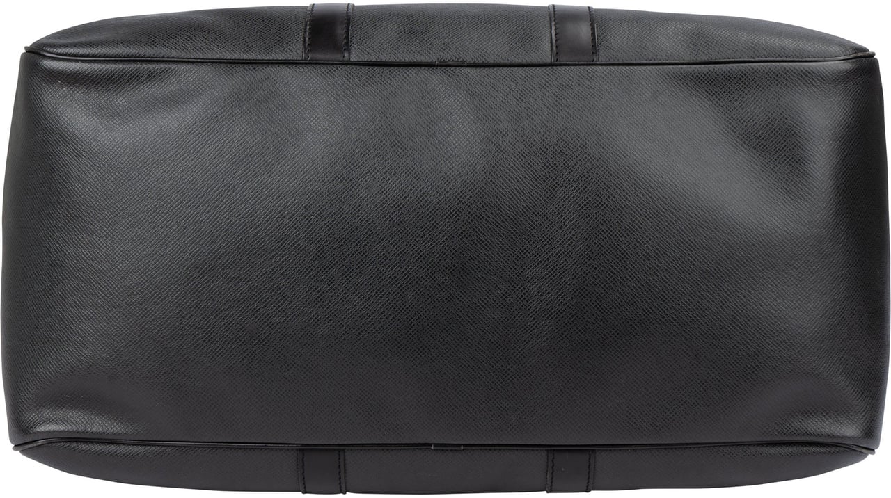 Louis Vuitton Louis Vuitton Noir Taiga Leather Kendall PM Travel Bag Zwart