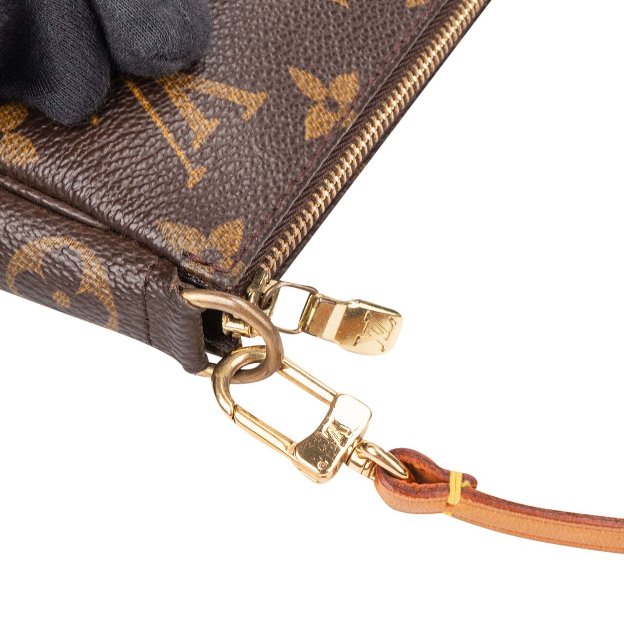 Louis Vuitton Louis Vuitton Canvas Monogram Pochette Accessoire Handbag Bruin