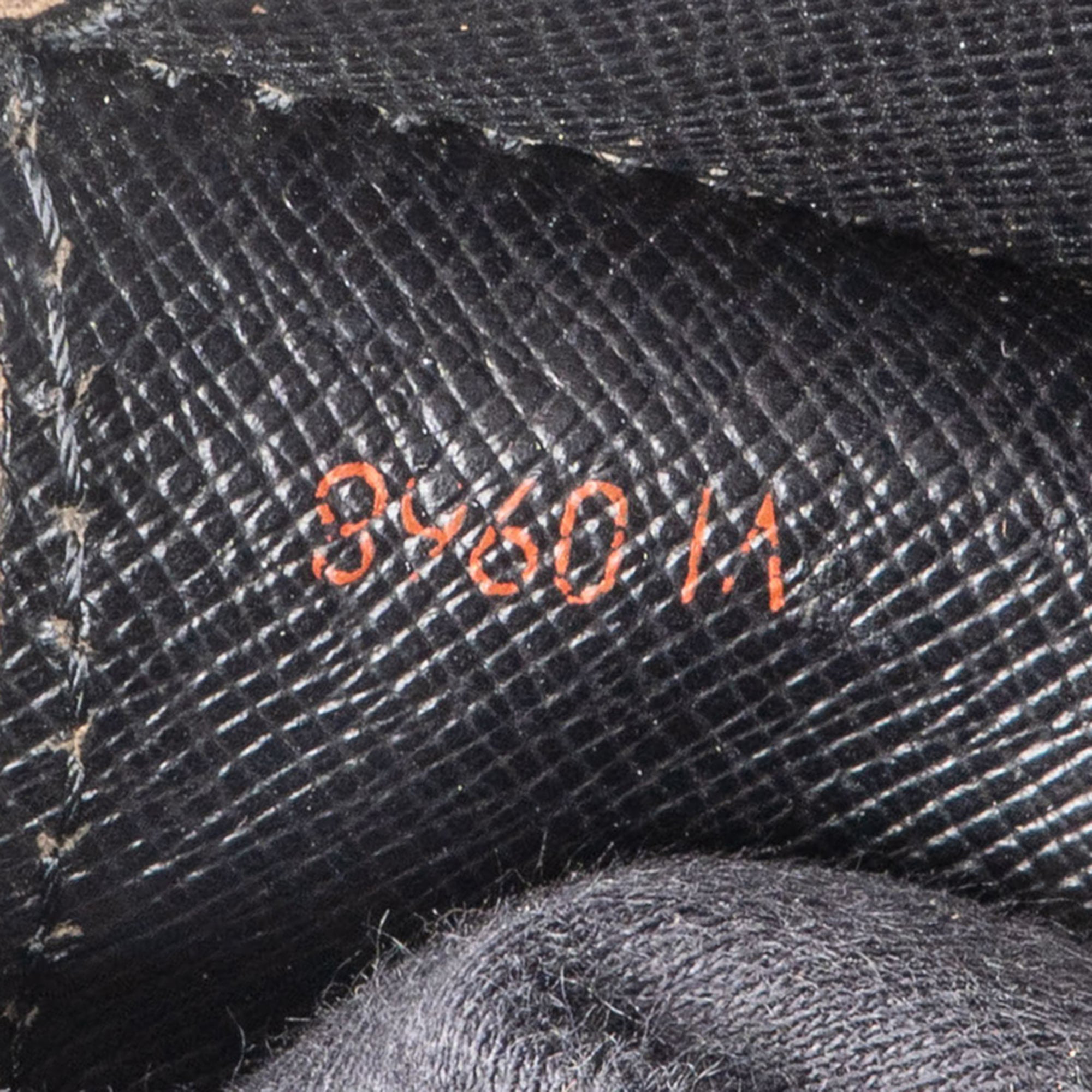 Louis Vuitton Louis Vuitton Noir Epi Leather Laptop Clutch Zwart