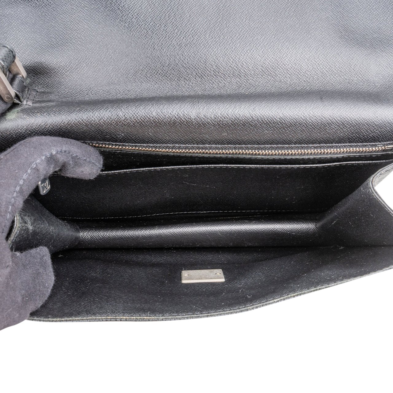 Louis Vuitton Louis Vuitton Taiga Leather Seelanga Clutch Zwart