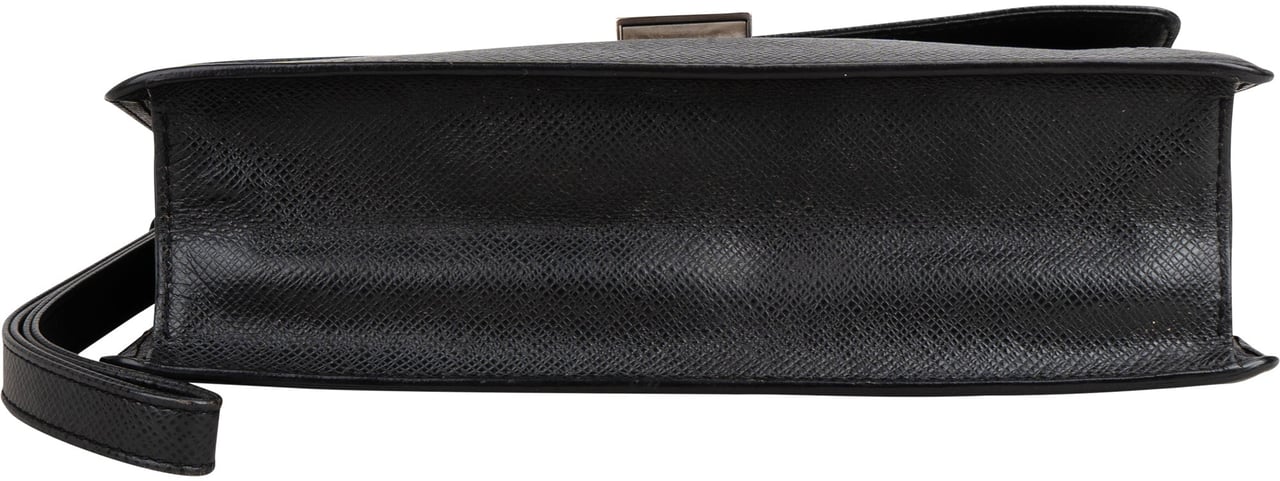 Louis Vuitton Louis Vuitton Taiga Leather Seelanga Clutch Zwart
