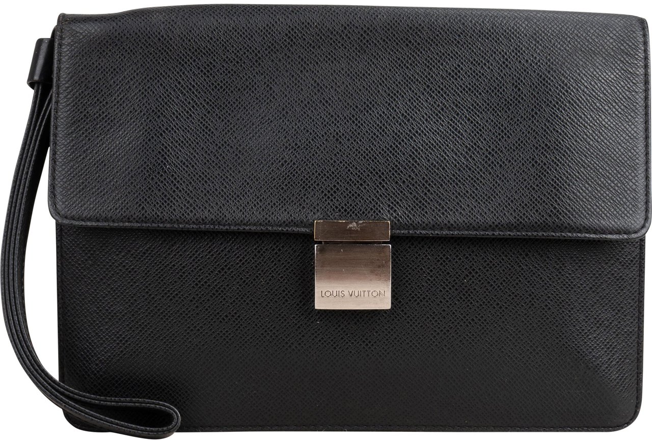 Louis Vuitton Louis Vuitton Taiga Leather Seelanga Clutch Zwart