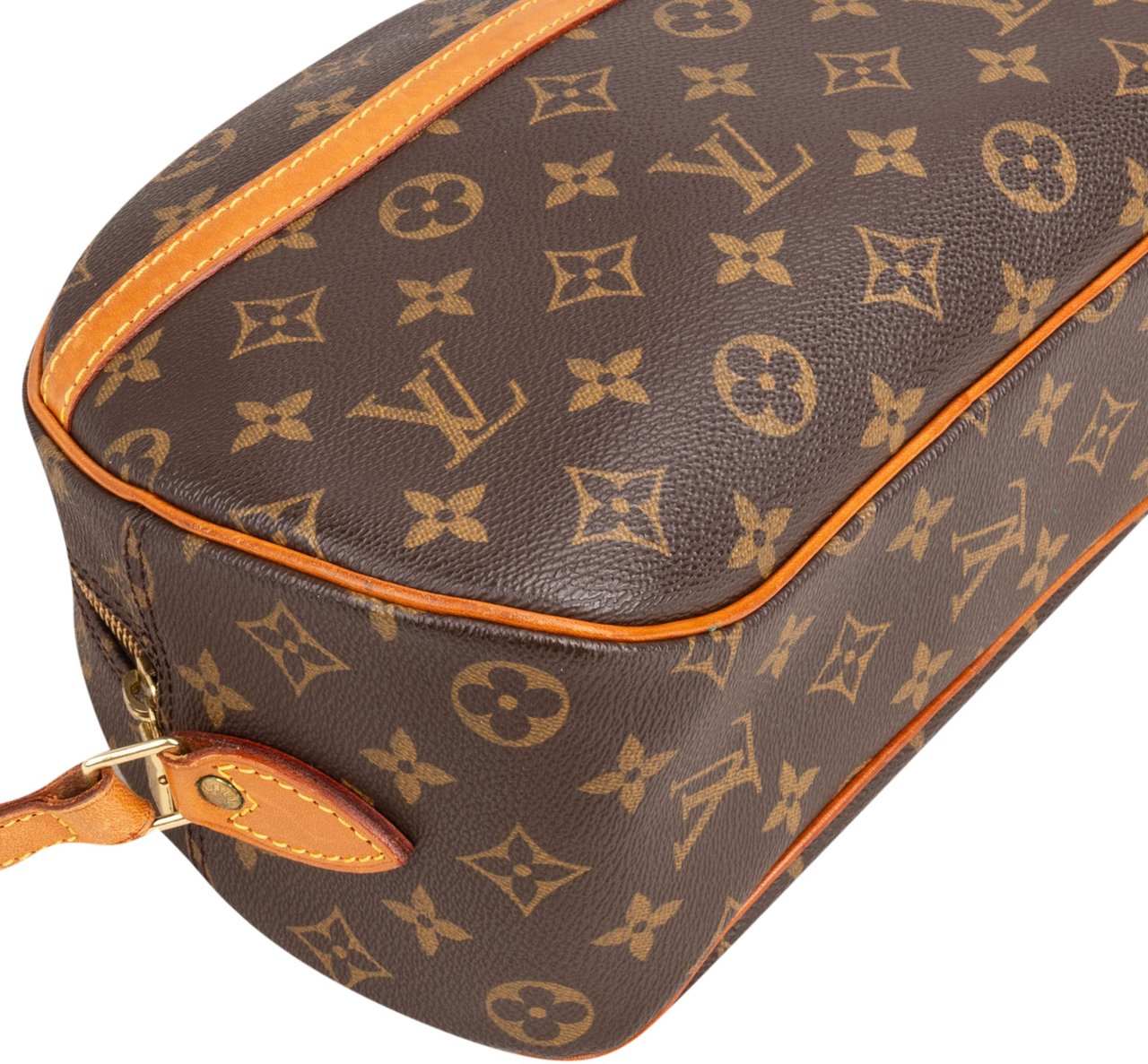 Louis Vuitton Louis Vuitton Canvas Monogram Blois Crossbody Bag Bruin