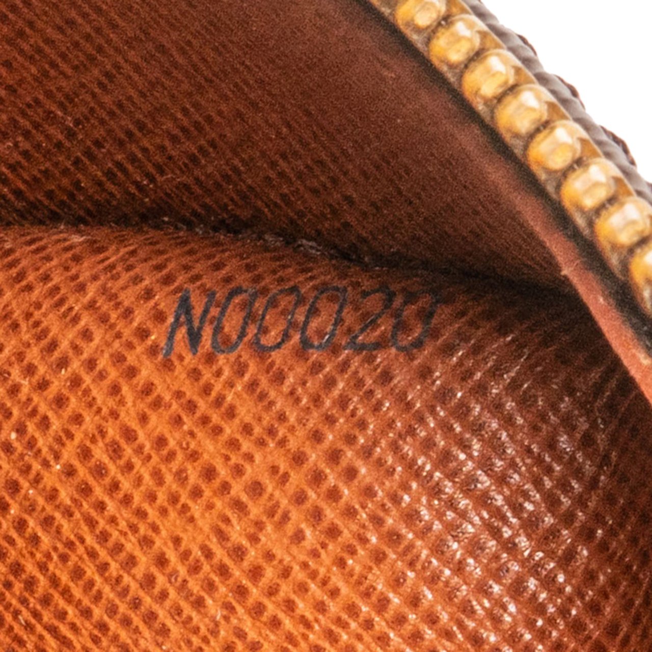 Louis Vuitton Louis Vuitton Canvas Monogram Blois Crossbody Bag Bruin