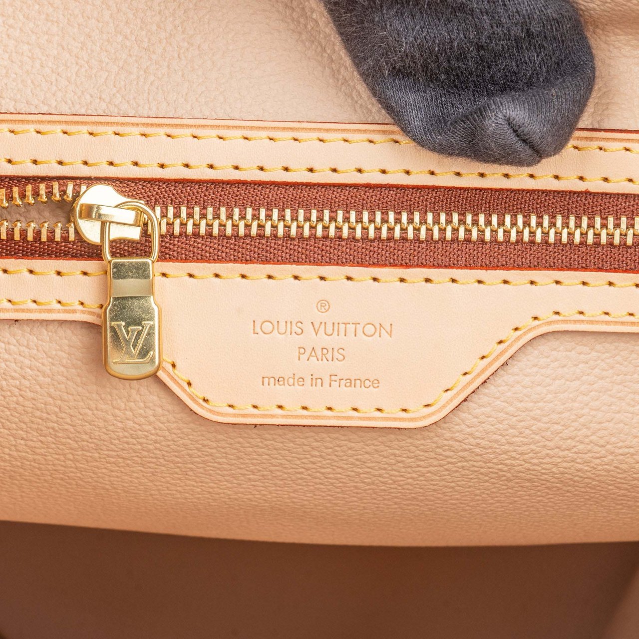 Louis Vuitton Louis Vuitton Canvas Monogram Bucket GM Handbag Bruin