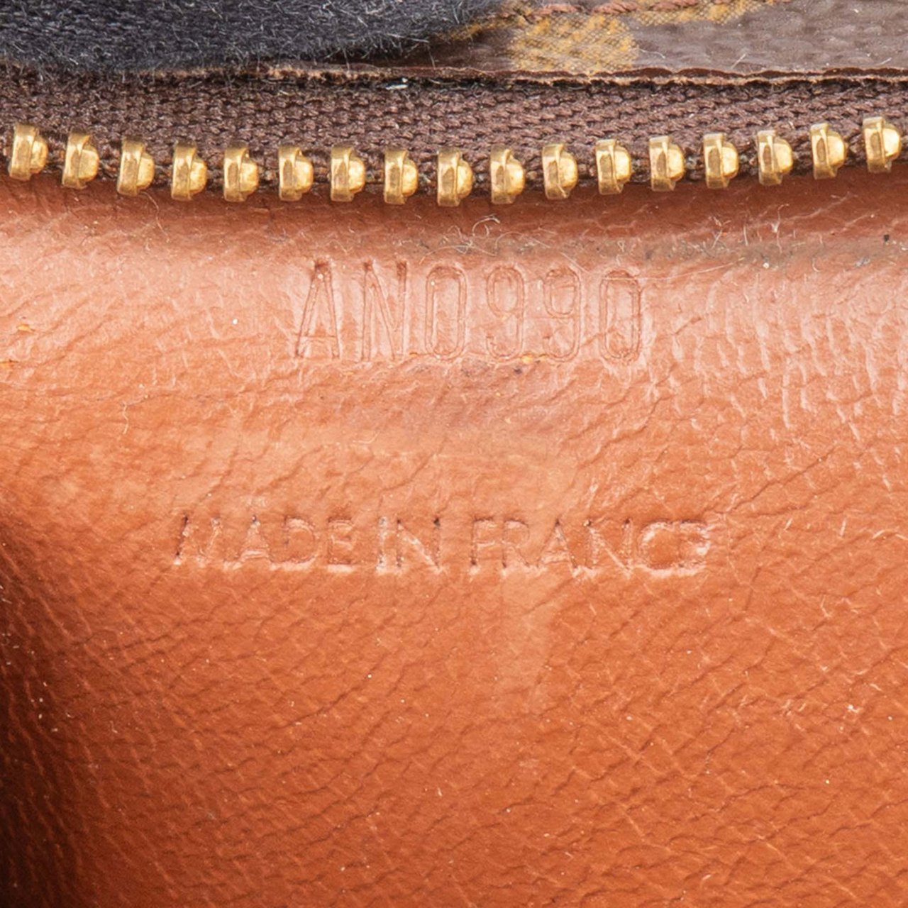 Louis Vuitton Louis Vuitton Canvas Monogram Poche Toilette 25 Clutch Bruin