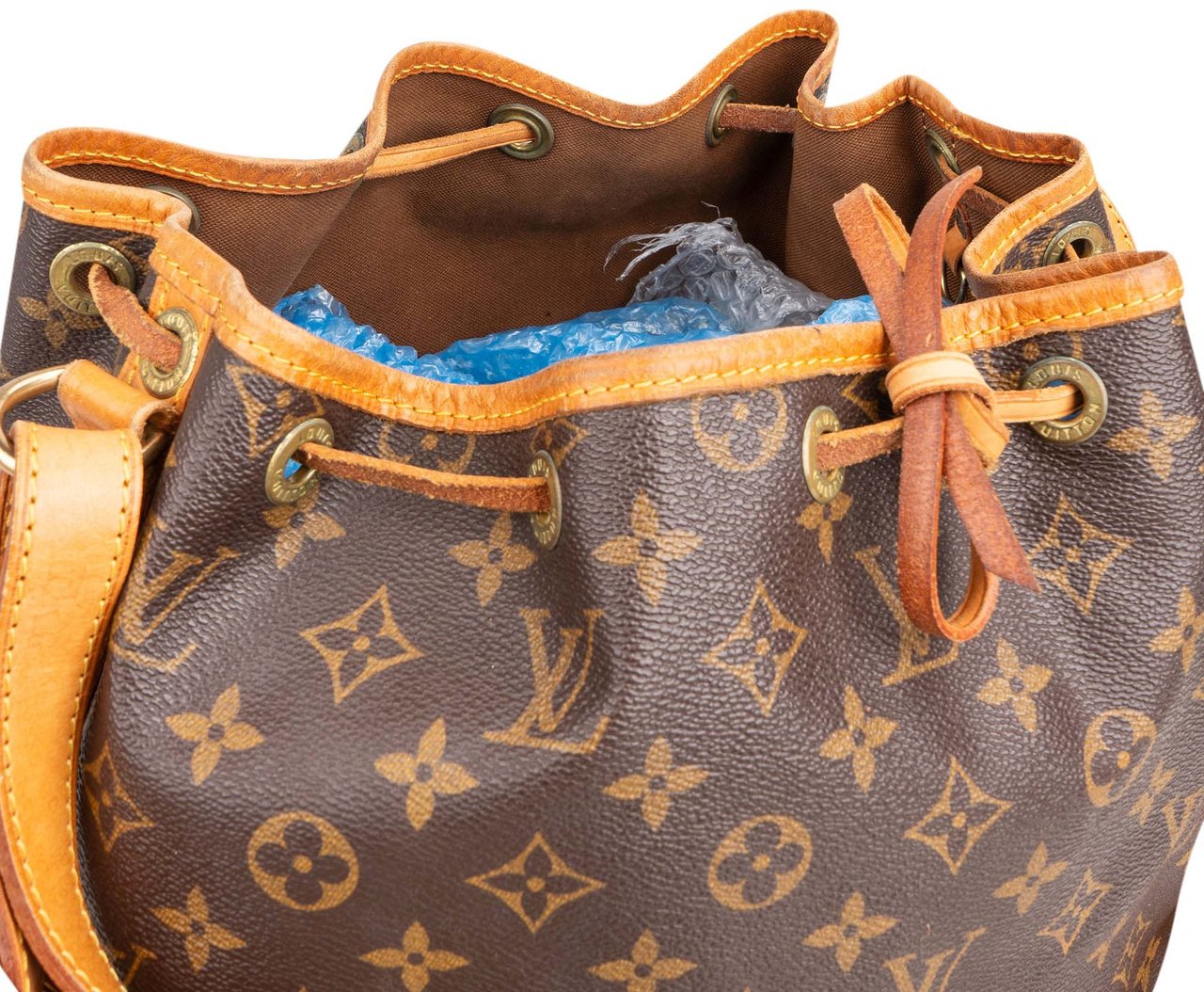 Louis Vuitton Louis Vuitton Canvas Monogram Sac Noe Grande Shoulder Bag Bruin