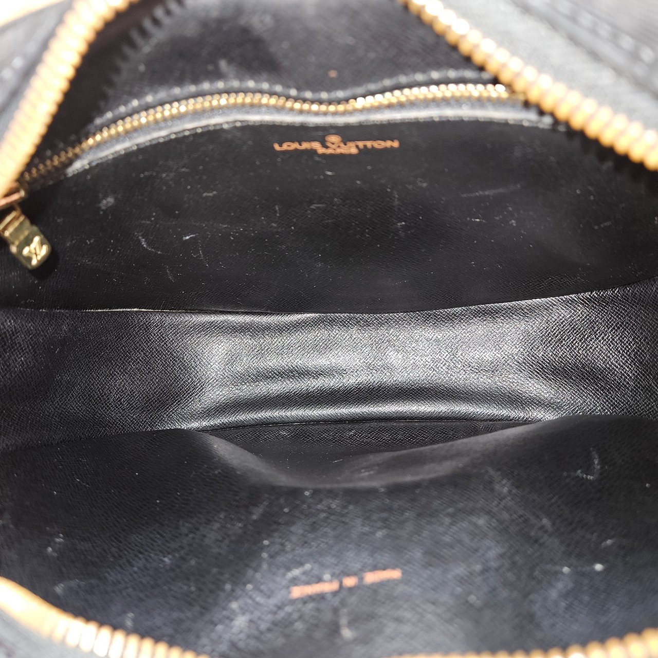 Louis Vuitton Louis Vuitton Noir Epi Leather Jeune Fille MM Crossbody Bag Zwart